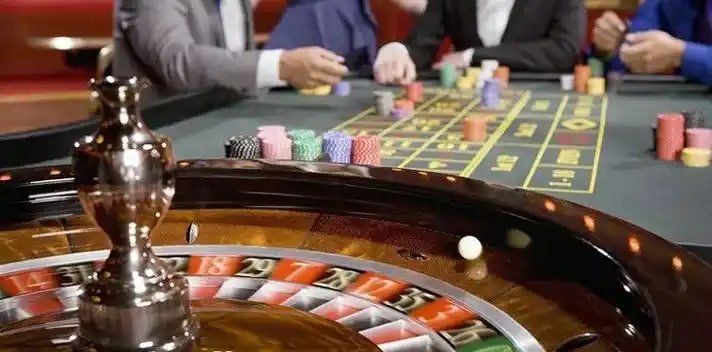 Suasana permainan kasino live modern di 5unsur